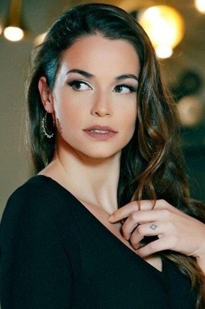 Laura Galvão - Actor Profile Photo
