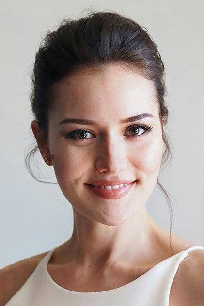 Fahriye Evcen - Actor Profile Photo