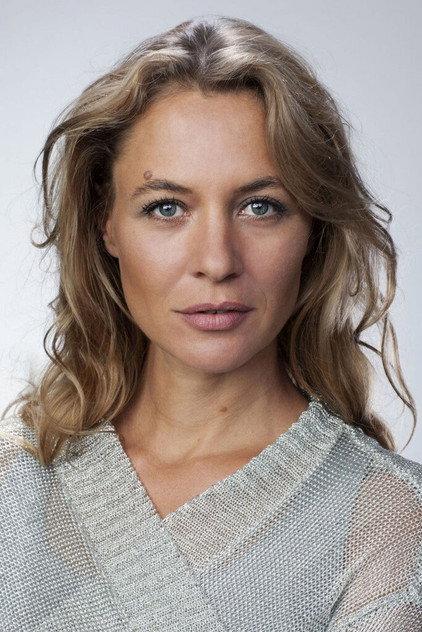 Julia Thurnau - Actor Profile Photo