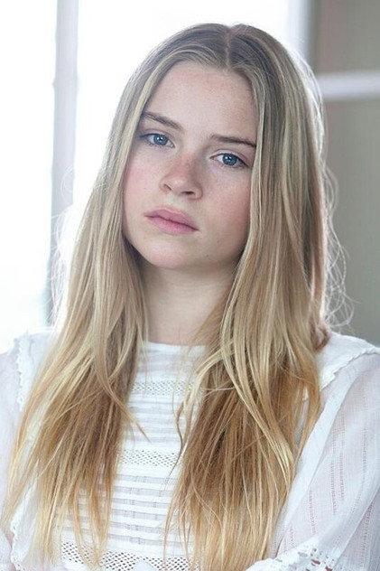 Joséphine Hélin - Actor Profile Photo