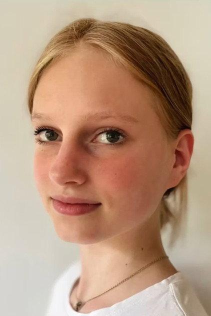 Anna Loeffen - Actor Profile Photo