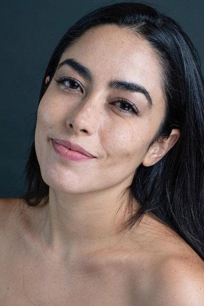Lizzy Auna - Actor Profile Photo