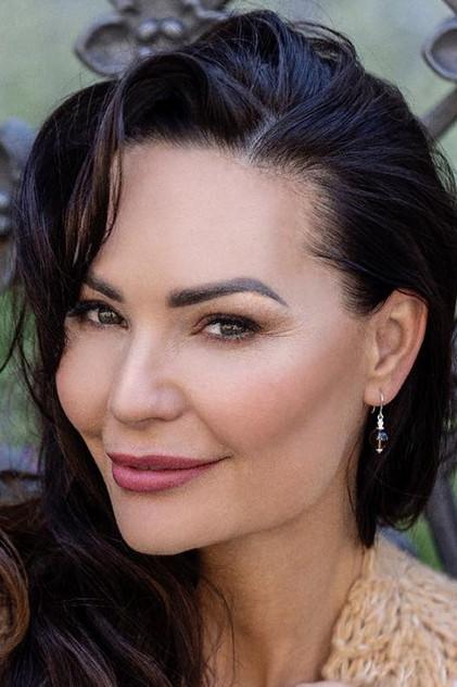 Mascha Vang - Actor Profile Photo
