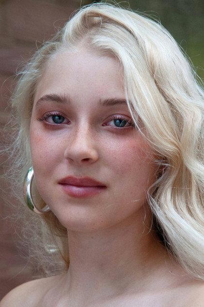Sarah Goebel - Actor Profile Photo