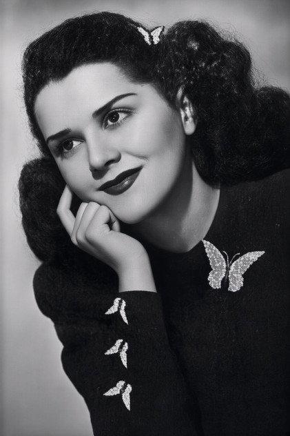 Gwen Davies - Actor Profile Photo