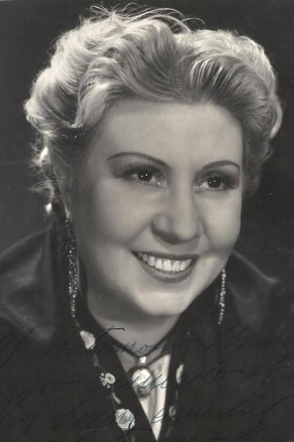 Julia Lajos - Actor Profile Photo