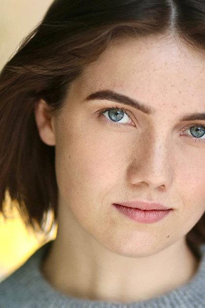 Nell Barlow - Actor Profile Photo