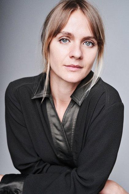 Elle McAlpine - Actor Profile Photo