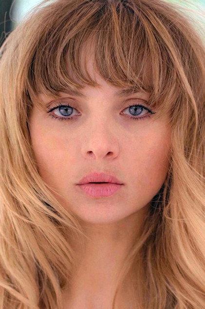 Amandine Noworyta - Actor Profile Photo
