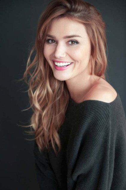 Nadège Dabrowski - Actor Profile Photo