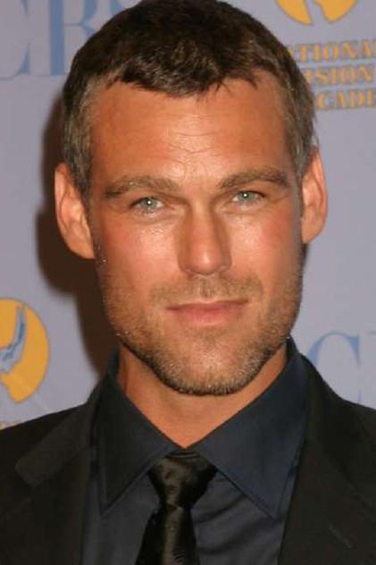 Grayson McCouch - Actor Profile Photo