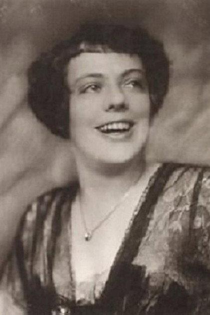 Senta Söneland - Actor Profile Photo