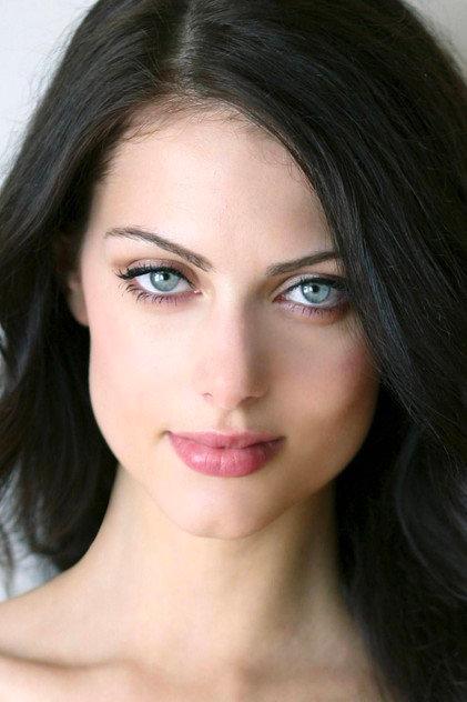 Julia Voth - Actor Profile Photo