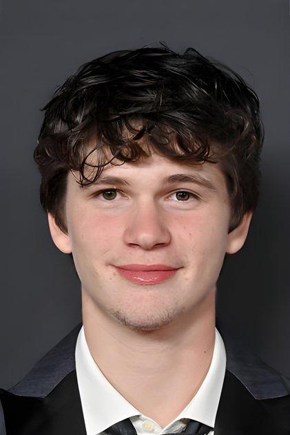 Gabriel Bateman - Actor Profile Photo