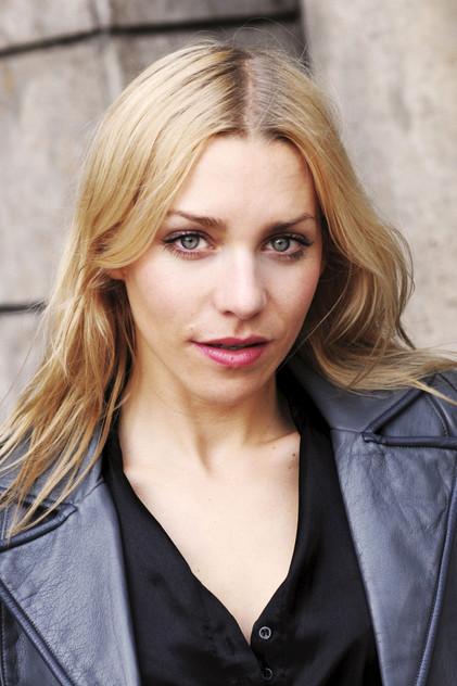 Julia Dietze - Actor Profile Photo