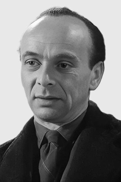 Philo Hauser - Actor Profile Photo