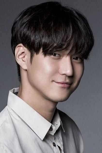 Go Kyung-pyo - Actor Profile Photo