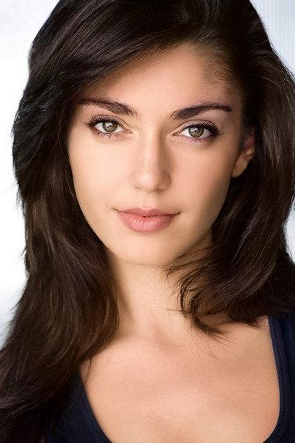 Emilia Ares - Actor Profile Photo