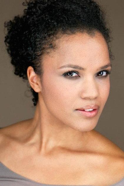 Kari Nicolle - Actor Profile Photo
