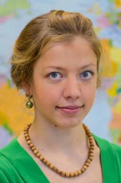 Paula Solvak - Actor Profile Photo