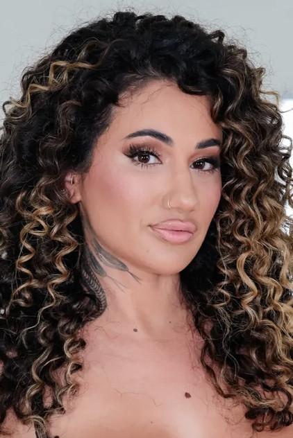 Arabelle Raphael - Actor Profile Photo