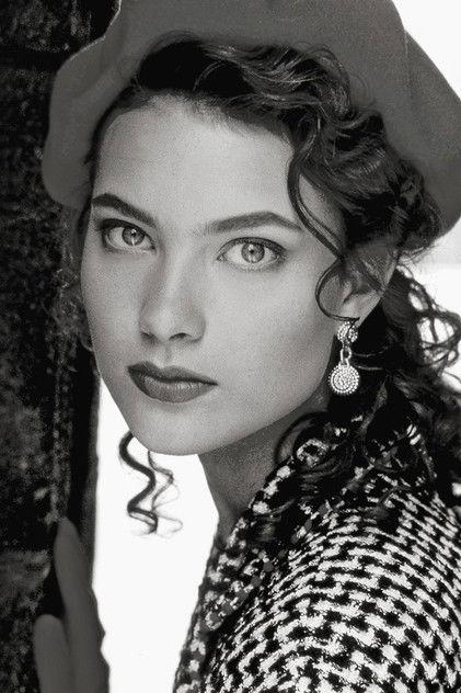 Shalom Harlow - Actor Profile Photo