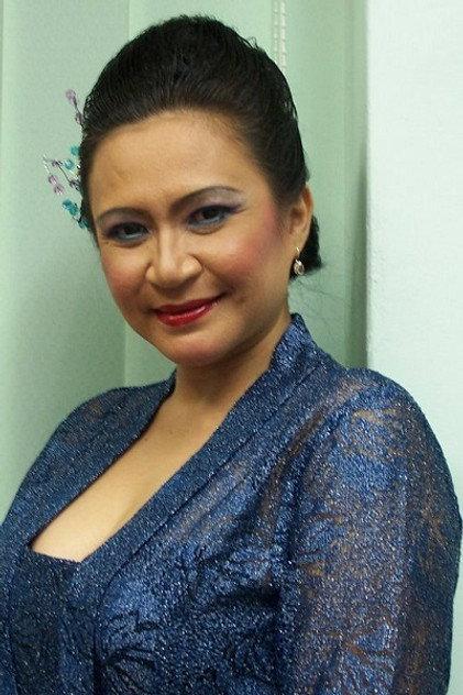 Azizah Mahzan - Actor Profile Photo