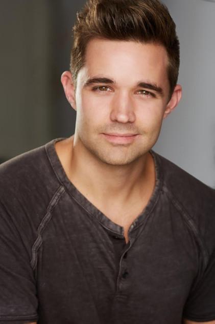 Kyle Kupecky - Actor Profile Photo