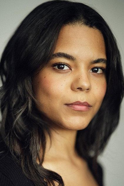 Sarah Junillon - Actor Profile Photo