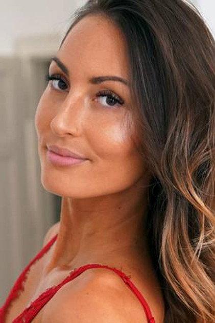 Emma Lovett - Actor Profile Photo