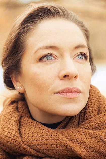 Serafima Nizovskaya - Actor Profile Photo