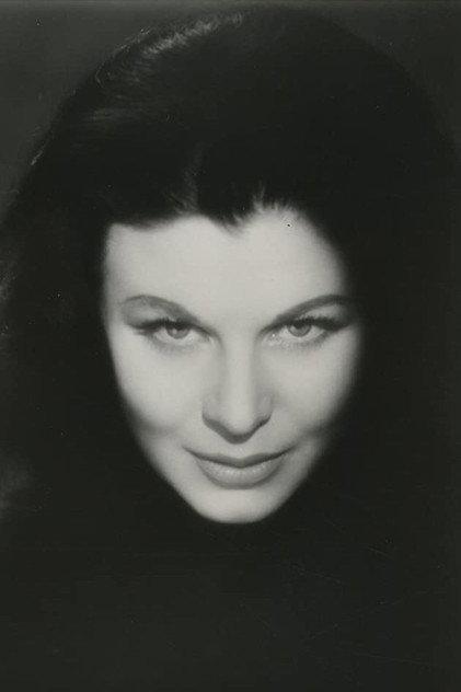 Daphné Dayle - Actor Profile Photo
