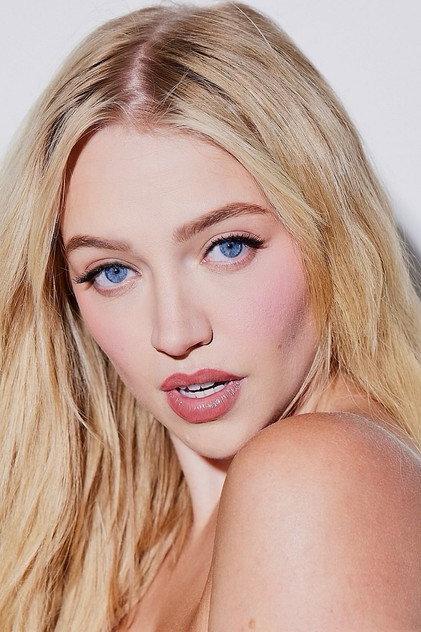 Jenna Hogan - Actor Profile Photo