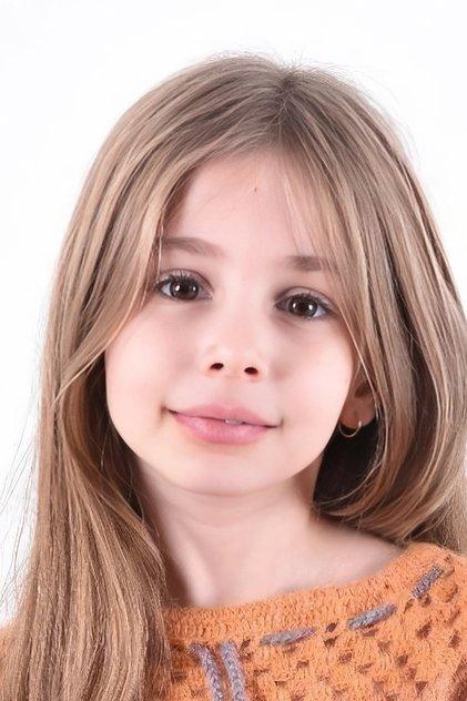 Azra Aksu - Actor Profile Photo