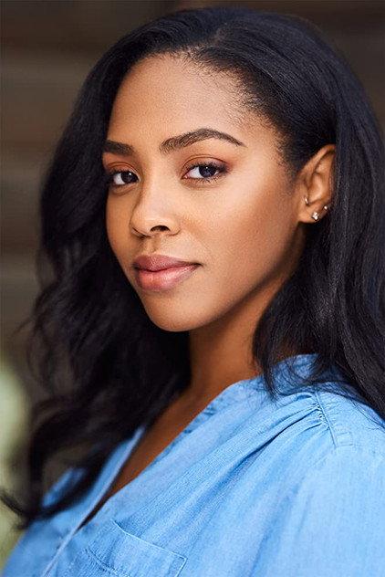 Lauren McCarroll - Actor Profile Photo