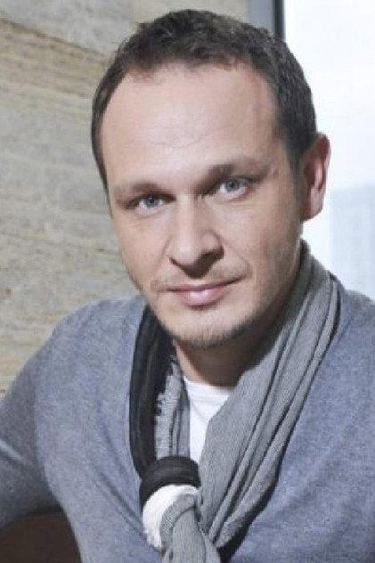 Enis Bešlagić - Actor Profile Photo