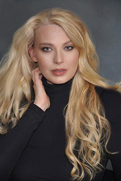 Holly Zuelle - Actor Profile Photo