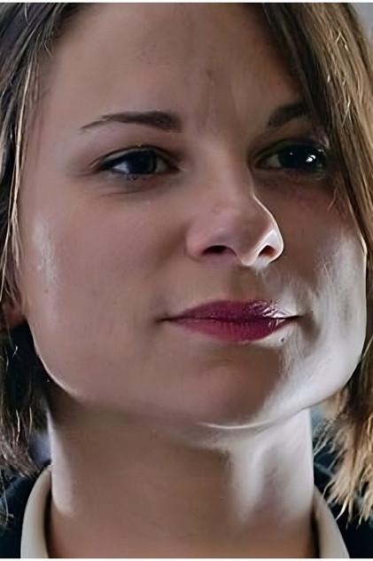 Julie Mejean - Actor Profile Photo