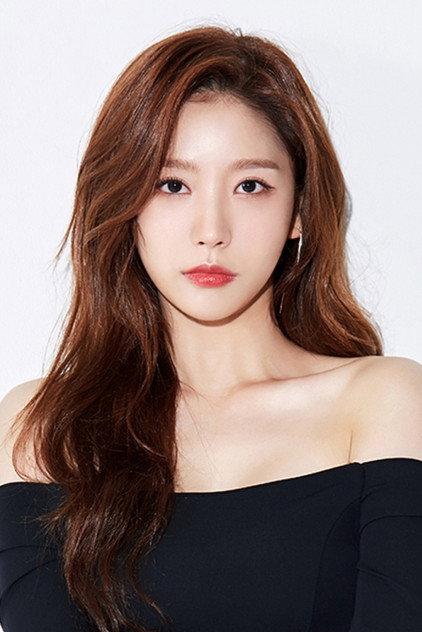 Lee Hwa-Kyum - Actor Profile Photo