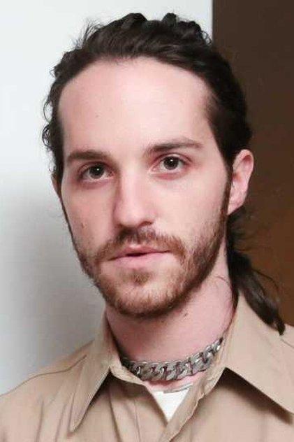 Eli Russell Linnetz - Actor Profile Photo