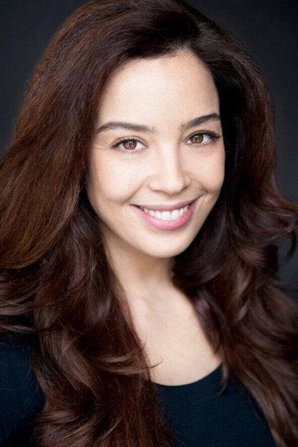 Azra Akın - Actor Profile Photo