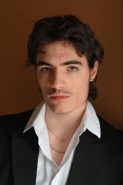 Elliott Mitrani - Actor Profile Photo