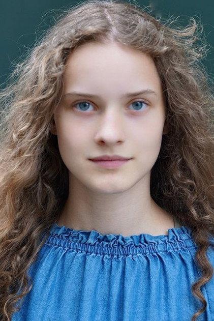 Cloé Heinrich - Actor Profile Photo