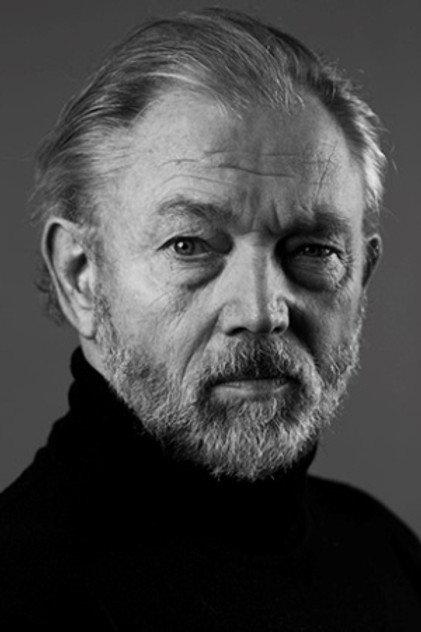 Aus Greidanus - Actor Profile Photo