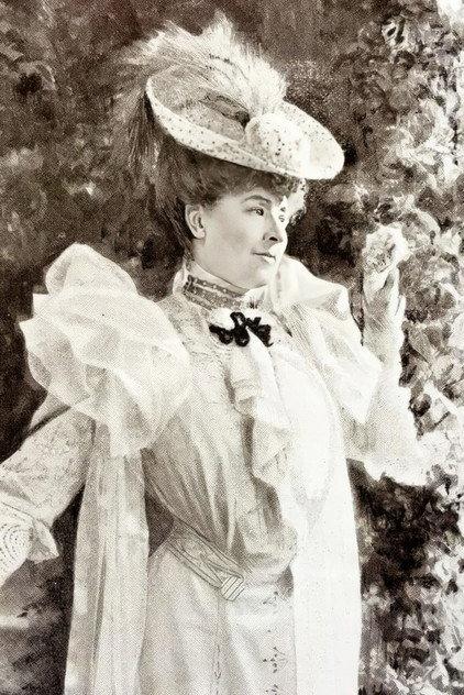 Julia Bartet - Actor Profile Photo