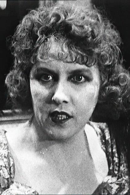 Maud Richard - Actor Profile Photo