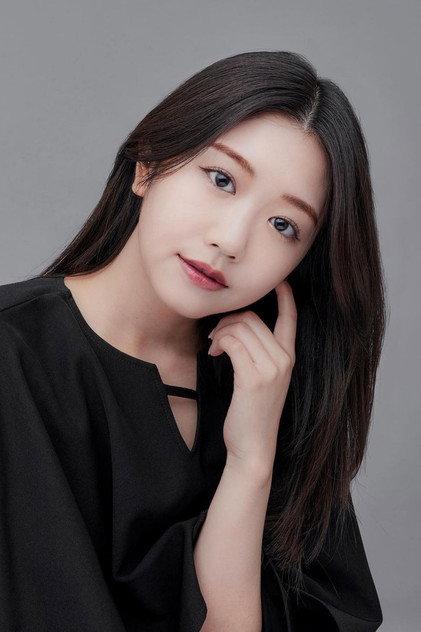 Reina Usui - Actor Profile Photo