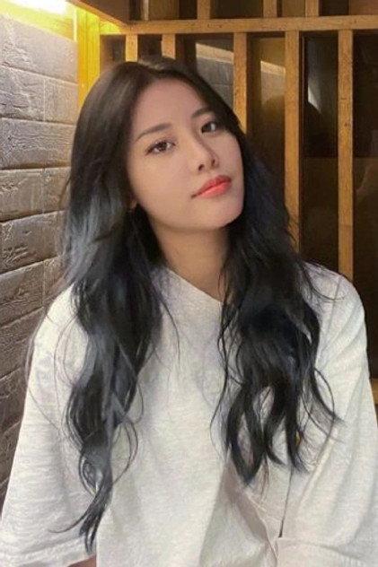 Vicky Low - Actor Profile Photo