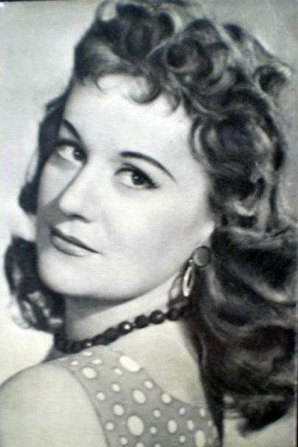 Noémi Apor - Actor Profile Photo