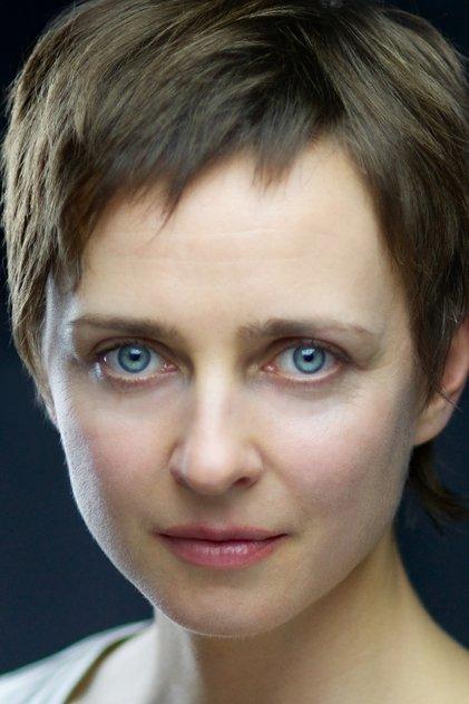 Verity Hewlett - Actor Profile Photo